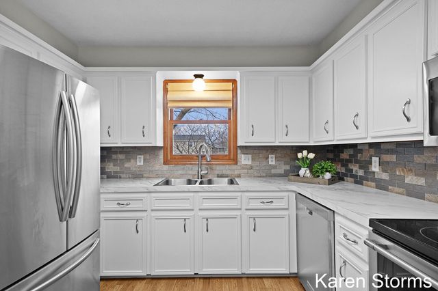 7454 Pheasant Run Drive, Hudsonville, MI 49426