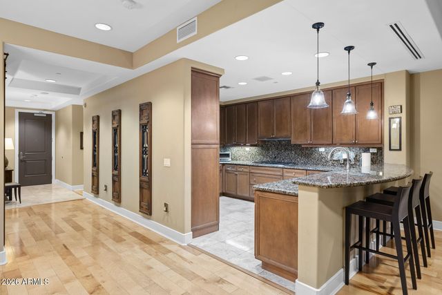 2211 E Camelback Road Unit 207, Phoenix, AZ 85016