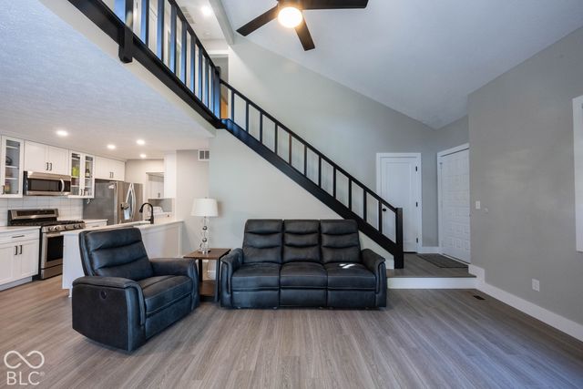566 Conner Creek Drive, Fishers, IN 46038