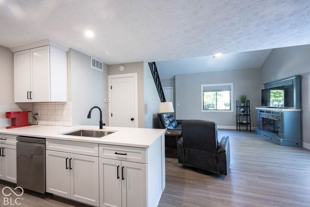 566 Conner Creek Drive, Fishers, IN 46038