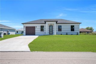 2715 59th ST W, Lehigh Acres, FL 33971