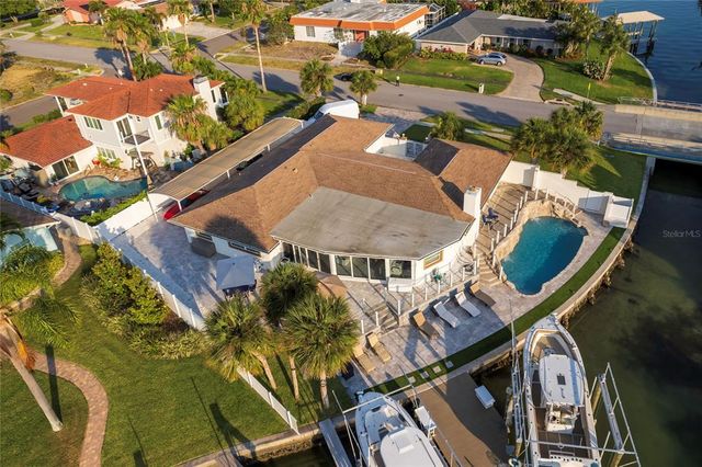 320 HARBOR PASSAGE, Clearwater Beach, FL 33767