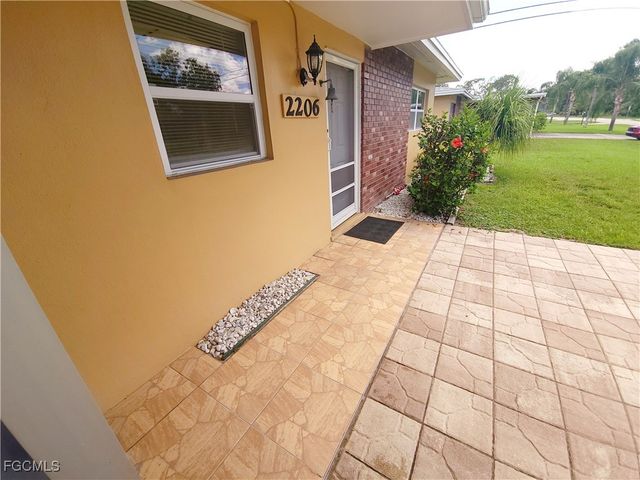 2206 E 6th ST, Lehigh Acres, FL 33936