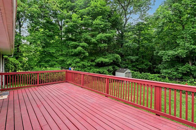 32 Lacona Road, Mahopac, NY 10541