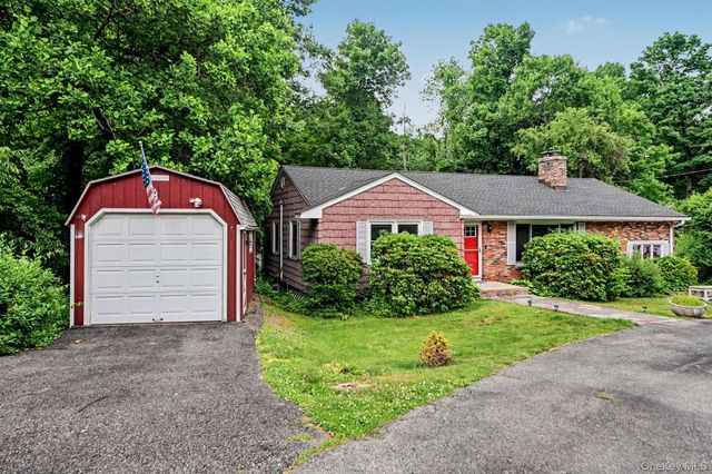 32 Lacona Road, Mahopac, NY 10541