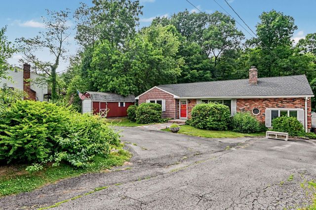 32 Lacona Road, Mahopac, NY 10541