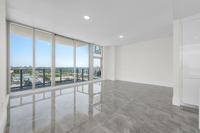 220 Lake Shore Drive 923, Lake Park, FL 33403