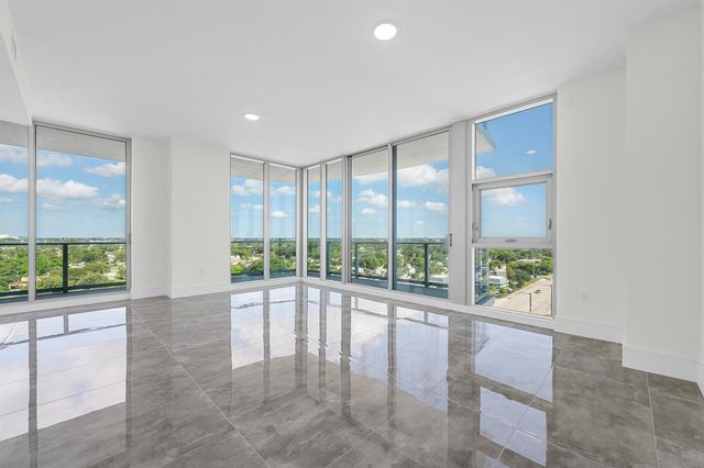220 Lake Shore Drive 923, Lake Park, FL 33403
