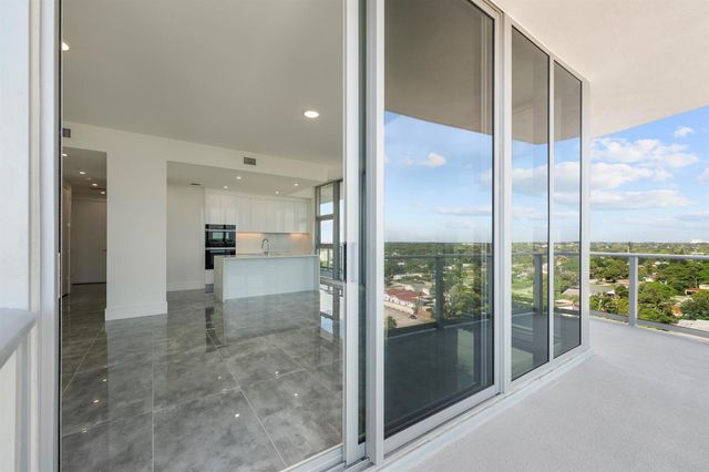 220 Lake Shore Drive 923, Lake Park, FL 33403