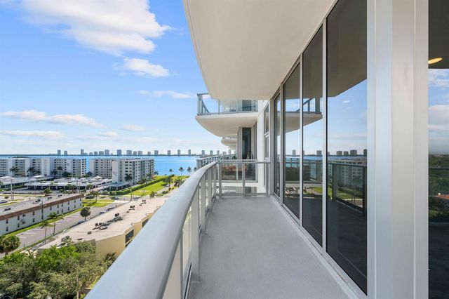 220 Lake Shore Drive 923, Lake Park, FL 33403