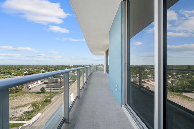 220 Lake Shore Drive 923, Lake Park, FL 33403
