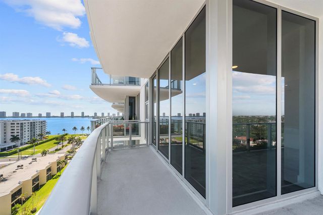 220 Lake Shore Drive 923, Lake Park, FL 33403