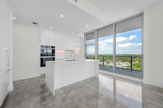 220 Lake Shore Drive 923, Lake Park, FL 33403