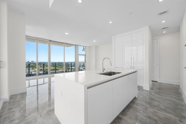 220 Lake Shore Drive 923, Lake Park, FL 33403