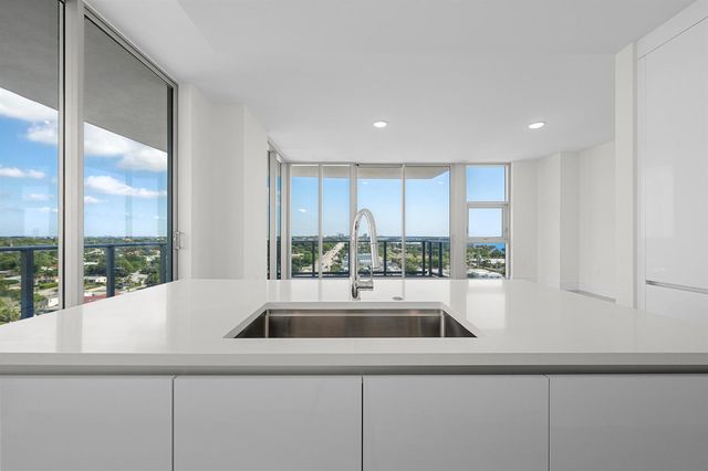 220 Lake Shore Drive 923, Lake Park, FL 33403