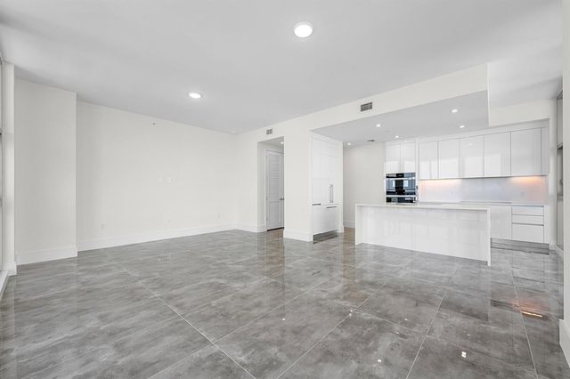 220 Lake Shore Drive 923, Lake Park, FL 33403