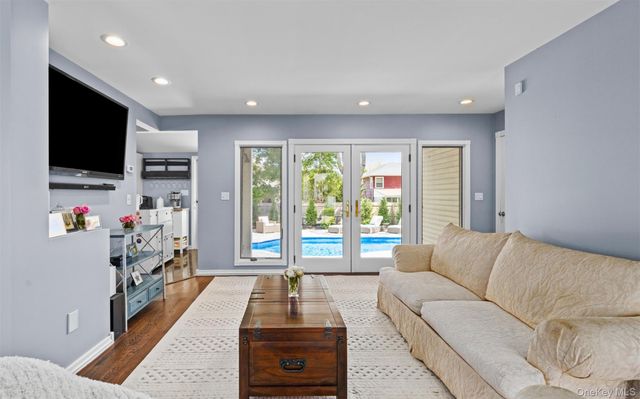 25 Bay 3rd Street, Islip, NY 11751