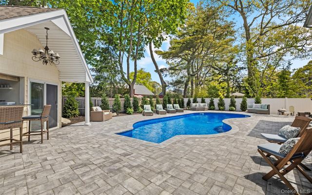 25 Bay 3rd Street, Islip, NY 11751