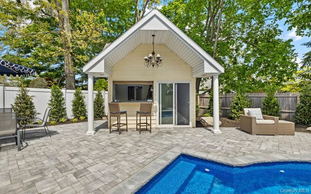 25 Bay 3rd Street, Islip, NY 11751