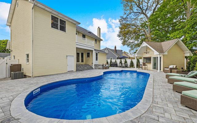 25 Bay 3rd Street, Islip, NY 11751