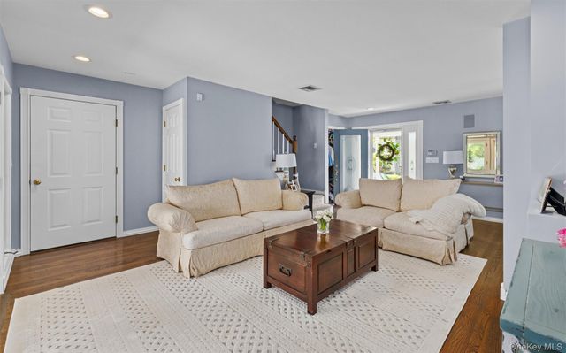 25 Bay 3rd Street, Islip, NY 11751