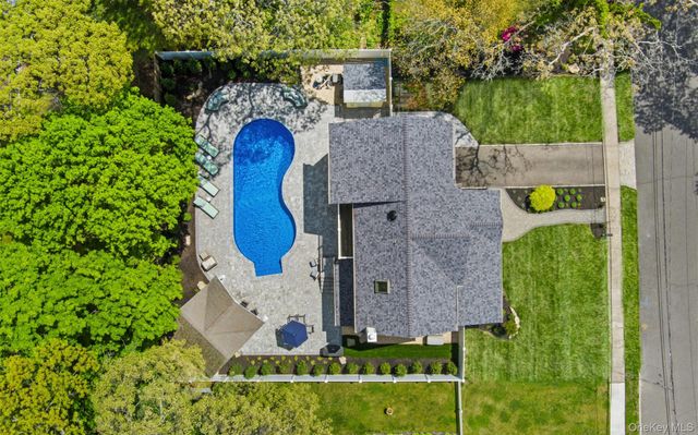 25 Bay 3rd Street, Islip, NY 11751