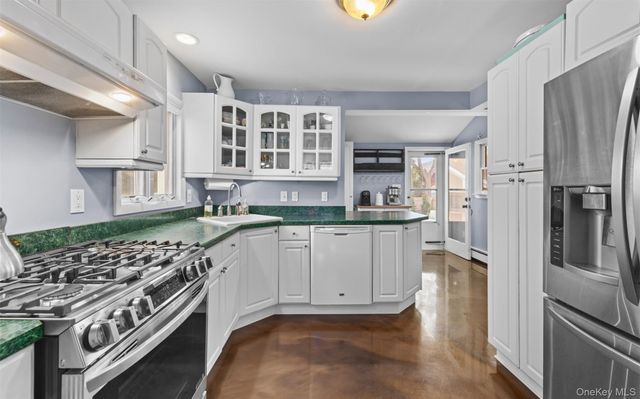 25 Bay 3rd Street, Islip, NY 11751