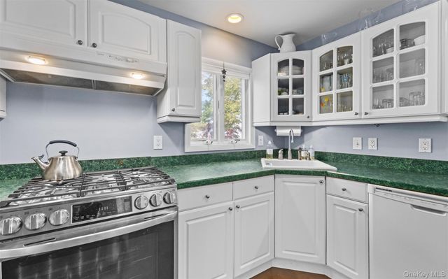 25 Bay 3rd Street, Islip, NY 11751