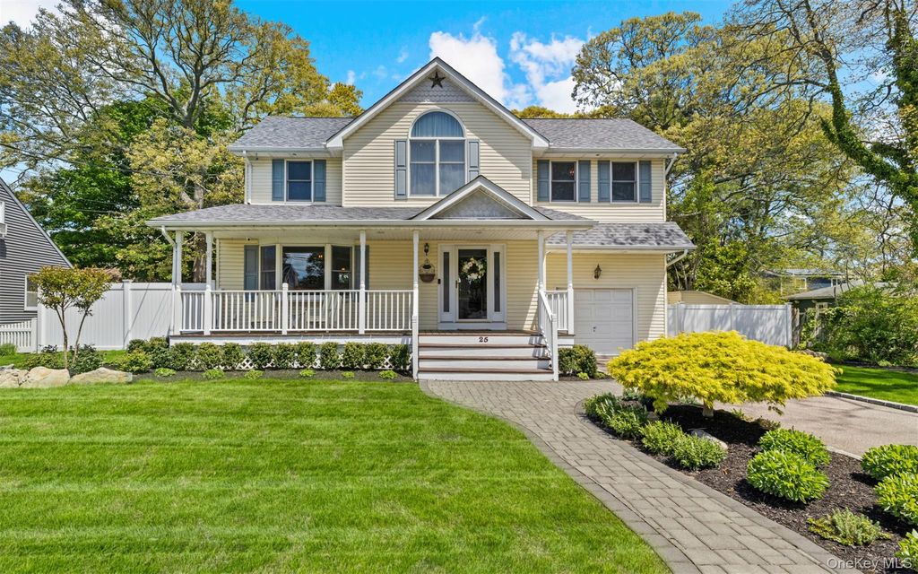 25 Bay 3rd Street, Islip, NY 11751
