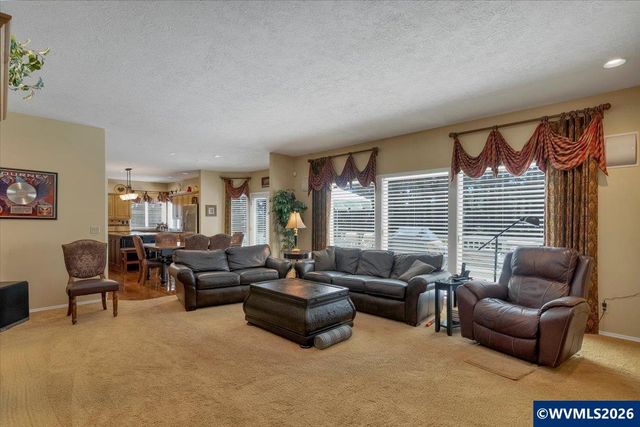 852 Hylo Rd SE, Salem, OR 97306