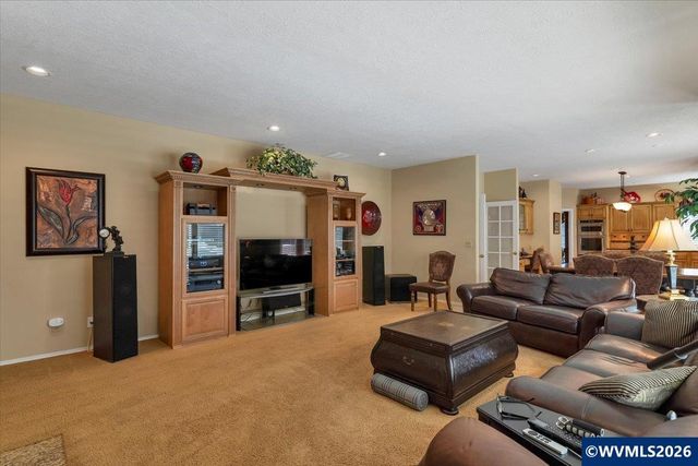 852 Hylo Rd SE, Salem, OR 97306