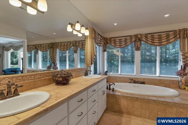 852 Hylo Rd SE, Salem, OR 97306