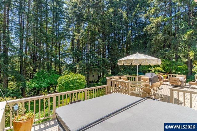 852 Hylo Rd SE, Salem, OR 97306