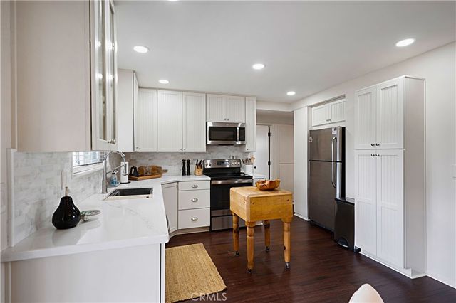 1221 W Mayberry Avenue, Hemet, CA 92543