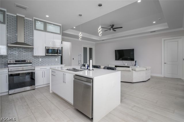 2806 45th AVE NE, Naples, FL 34120