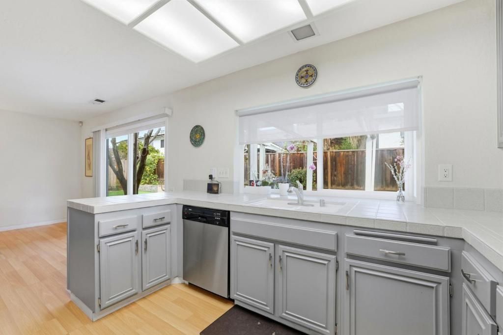 Image 17 of property listing at 148 Red River Way, San Jose, CA 95136