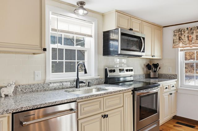 80 Weare Road, New Boston, NH 03070