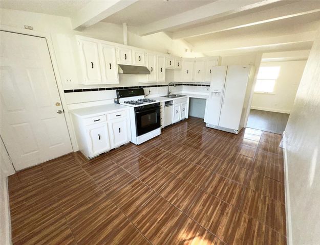 190 Yale Avenue, Lewisville, TX 75057