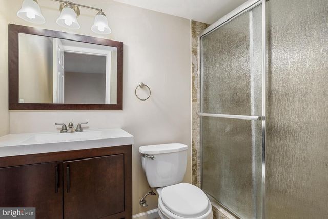 2 QUINCY CT, Sterling, VA 20165