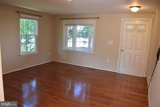 2 QUINCY CT, Sterling, VA 20165