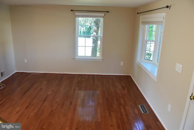 2 QUINCY CT, Sterling, VA 20165