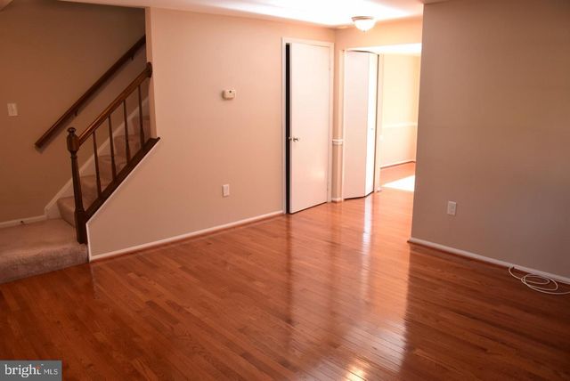 2 QUINCY CT, Sterling, VA 20165