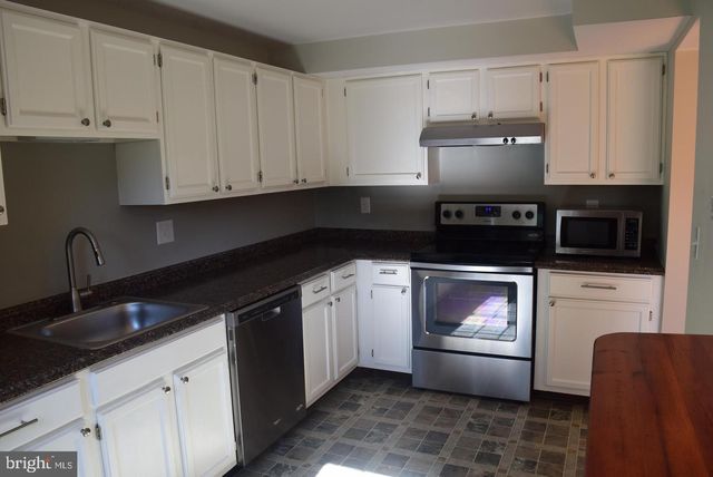 2 QUINCY CT, Sterling, VA 20165