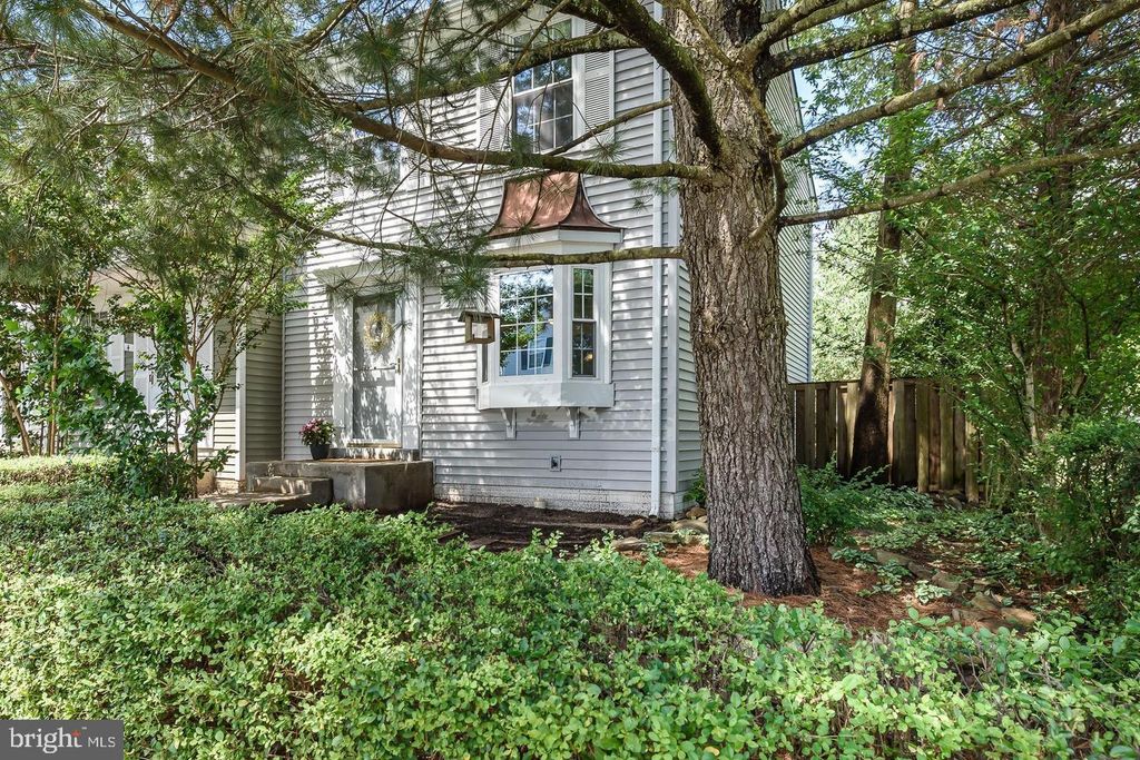 2 QUINCY CT, Sterling, VA 20165