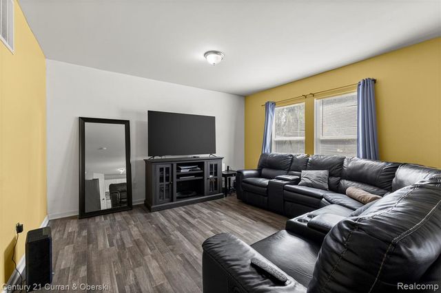 1659 Greenway Drive, Ypsilanti, MI 48198