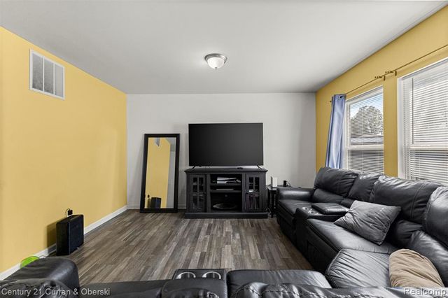 1659 Greenway Drive, Ypsilanti, MI 48198