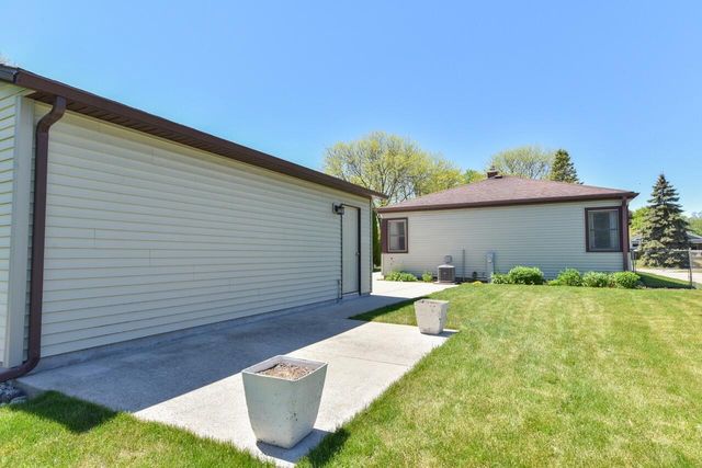 4642 101st STREET, Wauwatosa, WI 53225