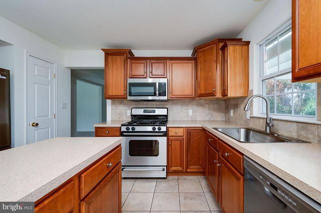 4985 THORNBURY CIR, Douglassville, PA 19518