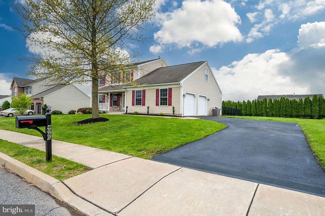 4985 THORNBURY CIR, Douglassville, PA 19518
