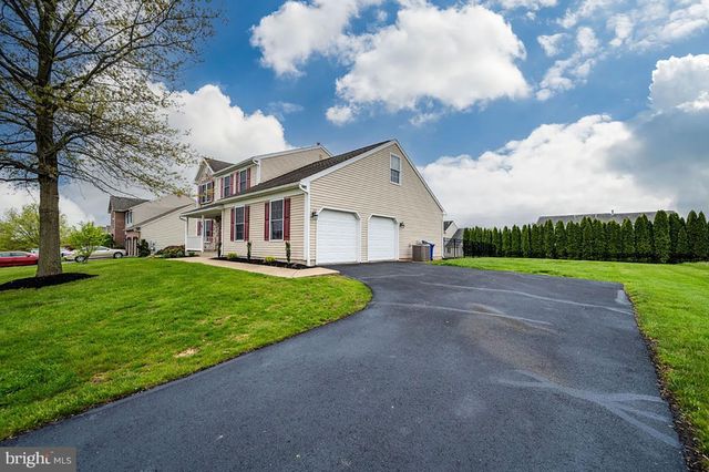 4985 THORNBURY CIR, Douglassville, PA 19518